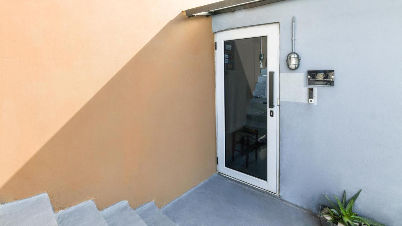 Monastiraki Citycenter Sleepbox- Unspoiled Athens Apartments Exterior foto